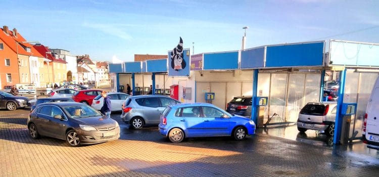 Kurze Wartezeit beim Autowaschen in Hildesheim. Geheimtipp Freiwaschplatz Auto-Waschanlage Pflegecenter